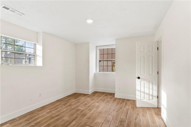 318 SE Bent Tree Drive, Blue Springs, MO 64014