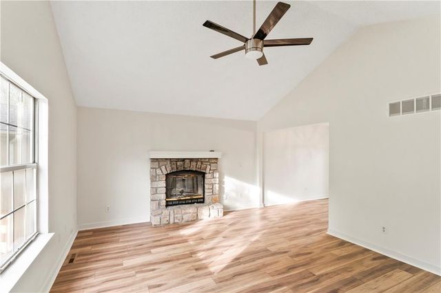 318 SE Bent Tree Drive, Blue Springs, MO 64014