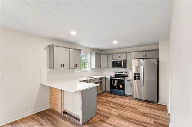 318 SE Bent Tree Drive, Blue Springs, MO 64014