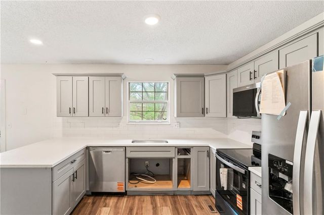 318 SE Bent Tree Drive, Blue Springs, MO 64014