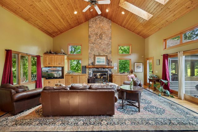 940 S Brown Road, Wayzata, MN 55391