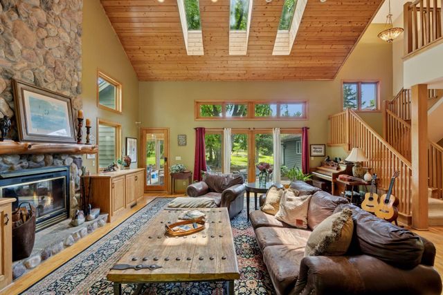 940 S Brown Road, Wayzata, MN 55391