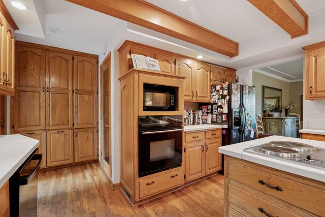 940 S Brown Road, Wayzata, MN 55391