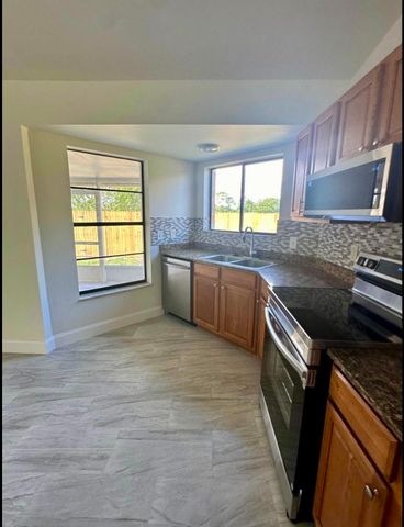 1275 Mcdermott Lane, Royal Palm Beach, FL 33411