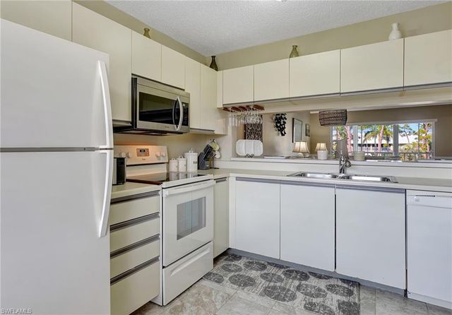 3062 Sandpiper Bay CIR K302, Naples, FL 34112