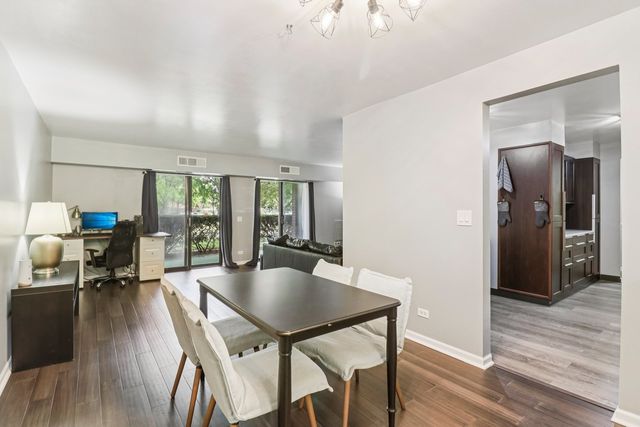 1405 E Central Road 122C, Arlington Heights, IL 60005