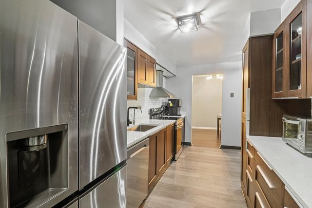 1405 E Central Road 122C, Arlington Heights, IL 60005