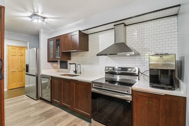 1405 E Central Road 122C, Arlington Heights, IL 60005