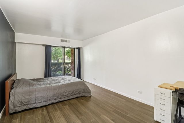 1405 E Central Road 122C, Arlington Heights, IL 60005