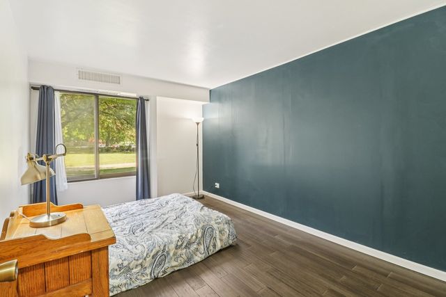 1405 E Central Road 122C, Arlington Heights, IL 60005