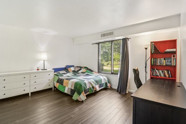 1405 E Central Road 122C, Arlington Heights, IL 60005