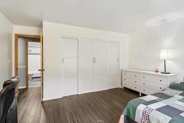 1405 E Central Road 122C, Arlington Heights, IL 60005