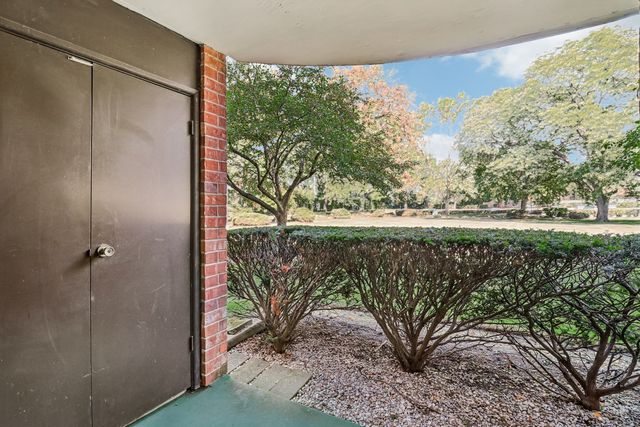 1405 E Central Road 122C, Arlington Heights, IL 60005