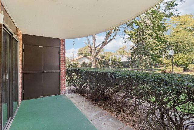 1405 E Central Road 122C, Arlington Heights, IL 60005