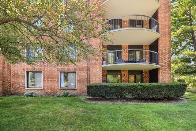 1405 E Central Road 122C, Arlington Heights, IL 60005