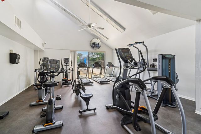 1405 E Central Road 122C, Arlington Heights, IL 60005