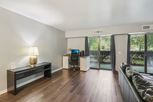 1405 E Central Road 122C, Arlington Heights, IL 60005