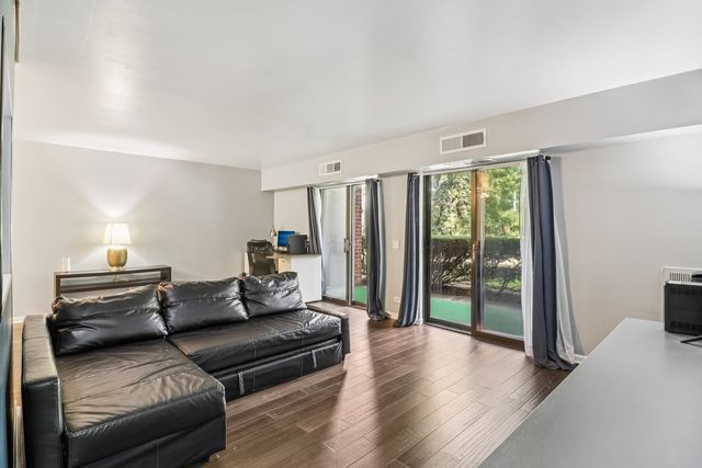 1405 E Central Road 122C, Arlington Heights, IL 60005