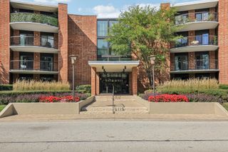 1405 E Central Road 122C, Arlington Heights, IL 60005