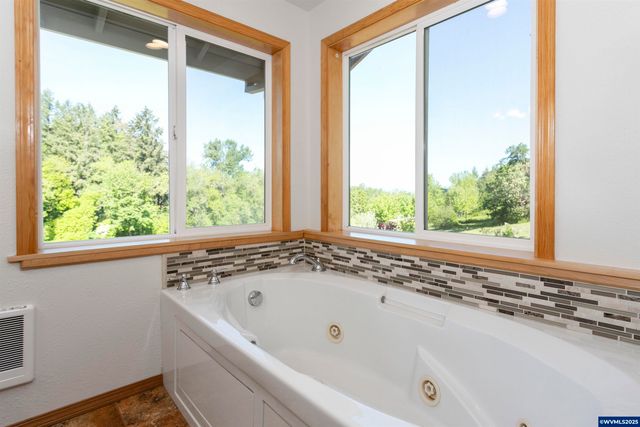 9275 SE Terrace View Ct, Amity, OR 97101