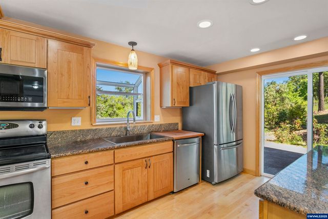 9275 SE Terrace View Ct, Amity, OR 97101