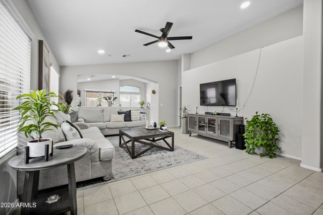 853 E YUMA Avenue, Apache Junction, AZ 85119