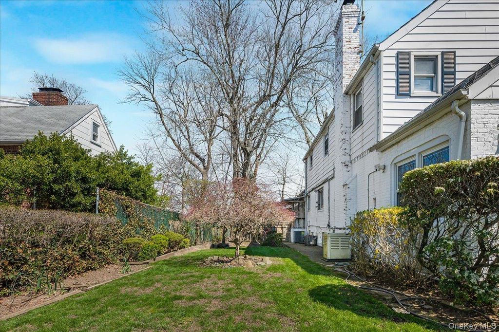 Utopia Parkway, Jamaica Estates, NY 11432