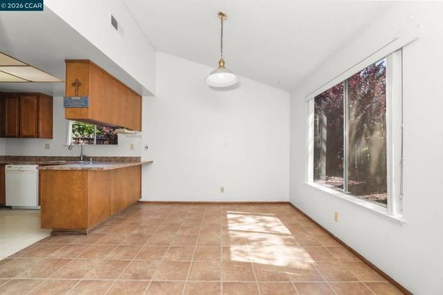 101 Flame Dr, Pacheco, CA 94553