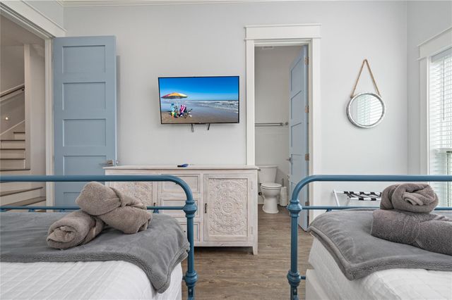 997 S Redfish Street, Crystal Beach, TX 77650