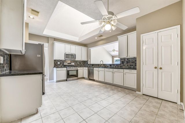 317 Vantage Pointe Circle, League City, TX 77573