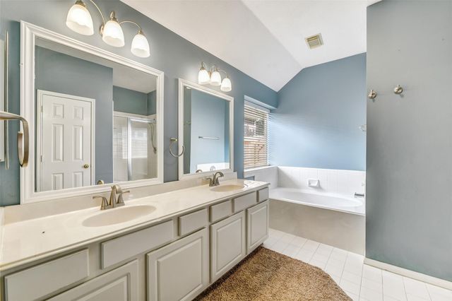 317 Vantage Pointe Circle, League City, TX 77573