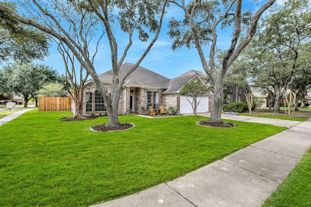 317 Vantage Pointe Circle, League City, TX 77573