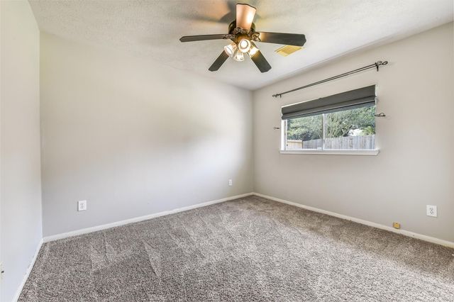 317 Vantage Pointe Circle, League City, TX 77573