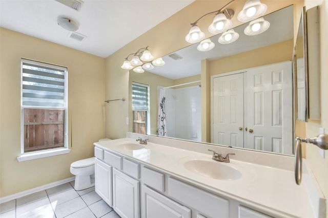 317 Vantage Pointe Circle, League City, TX 77573