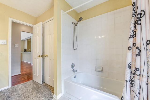 317 Vantage Pointe Circle, League City, TX 77573