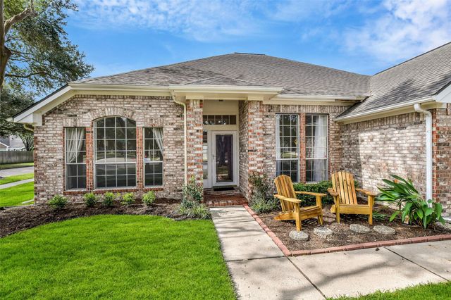 317 Vantage Pointe Circle, League City, TX 77573
