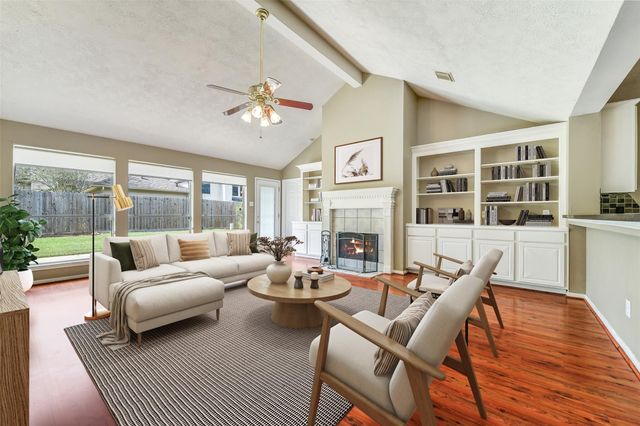 317 Vantage Pointe Circle, League City, TX 77573