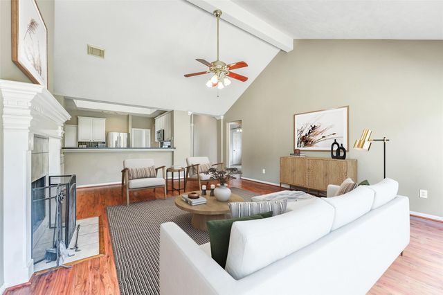 317 Vantage Pointe Circle, League City, TX 77573