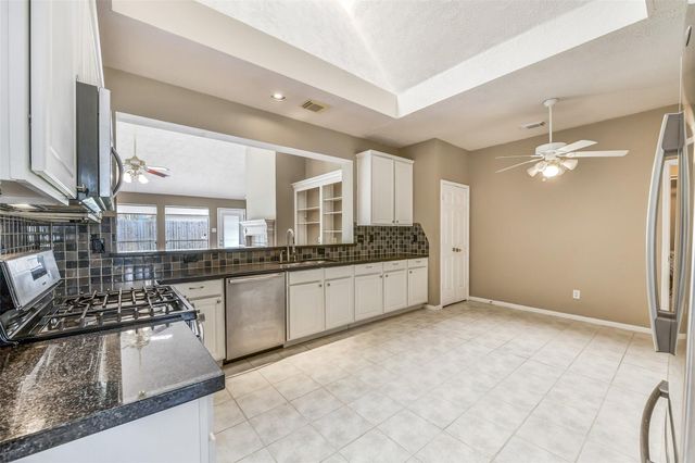 317 Vantage Pointe Circle, League City, TX 77573