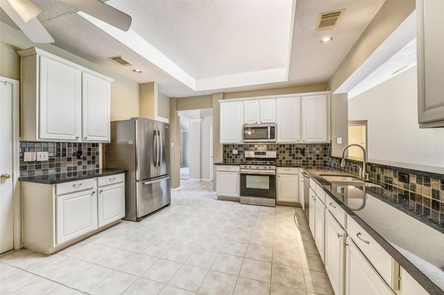 317 Vantage Pointe Circle, League City, TX 77573