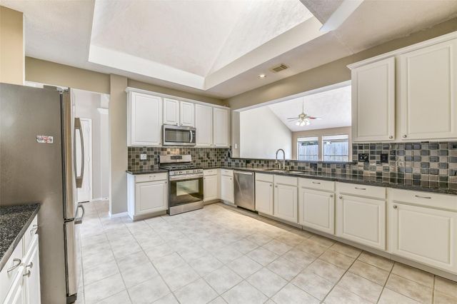 317 Vantage Pointe Circle, League City, TX 77573