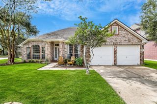 317 Vantage Pointe Circle, League City, TX 77573