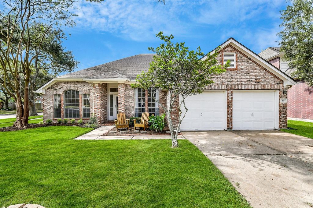 317 Vantage Pointe Circle, League City, TX 77573