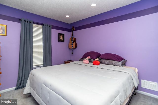 204 LANSDOWNE CT, Pennington, NJ 08534