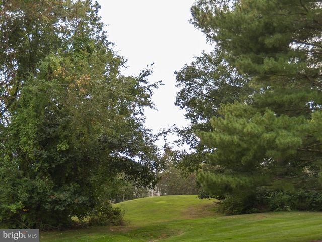 204 LANSDOWNE CT, Pennington, NJ 08534