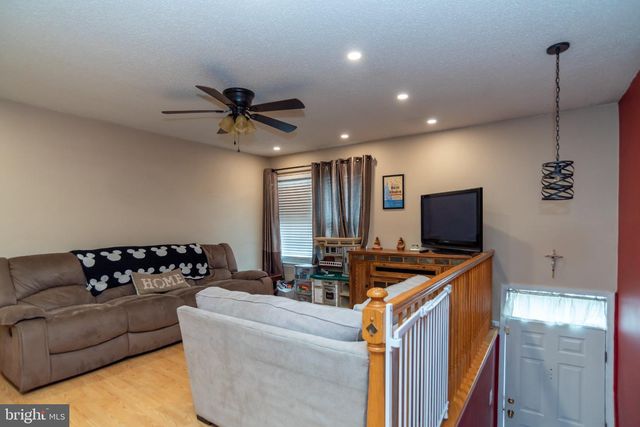 204 LANSDOWNE CT, Pennington, NJ 08534