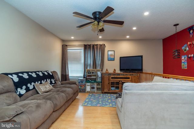 204 LANSDOWNE CT, Pennington, NJ 08534