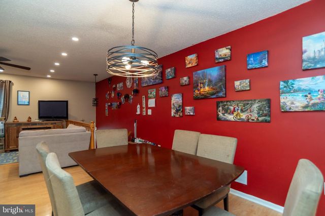 204 LANSDOWNE CT, Pennington, NJ 08534