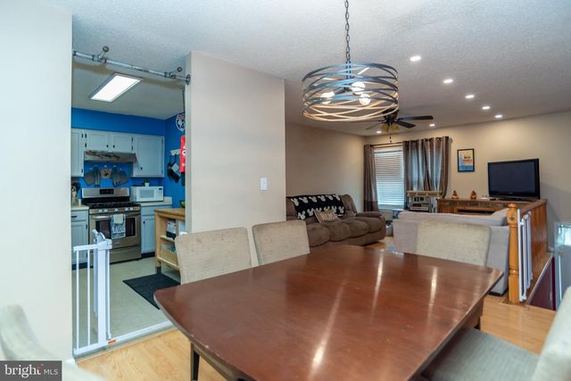 204 LANSDOWNE CT, Pennington, NJ 08534
