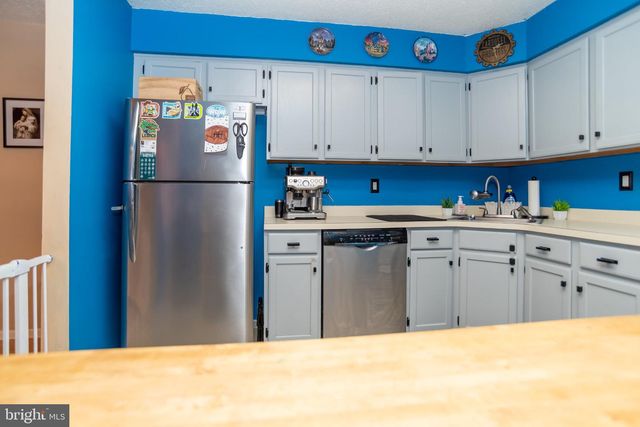 204 LANSDOWNE CT, Pennington, NJ 08534